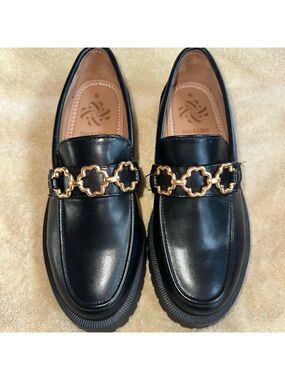 NWOT Women’s Size 6 SAM & LIBBY Chunky Black Rylan Loafers Gold Chain Accent